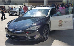 Tesla Model S fica sem bateria durante perseguição policial