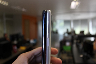 Galaxy A71 é mais fino com 7,7mm, enquanto o M51 é mais espesso e tem bateria de 7000 mAh.