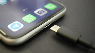 Apesar da entrada USB-C, o carregamento suportado ainda é muito lento para os padrões atuais