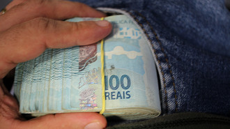 O Realme 12 Pro+ chegou ao Brasil custando R$4 mil, porém já pode ser encontrado mais em conta