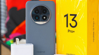 O Realme 13 Pro+ 5G é um aparelho bem interessante, porém não mudou quase nada para o antecessor (Foto: GSMArena/Reprodução)