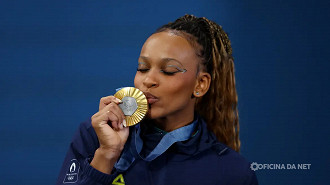 Rebeca Andrade conquista a medalha de ouro nas Olímpiadas Paris 2024. Imagem: Reprodução