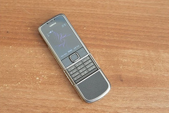 Nokia 8800 reprodução: YouTube