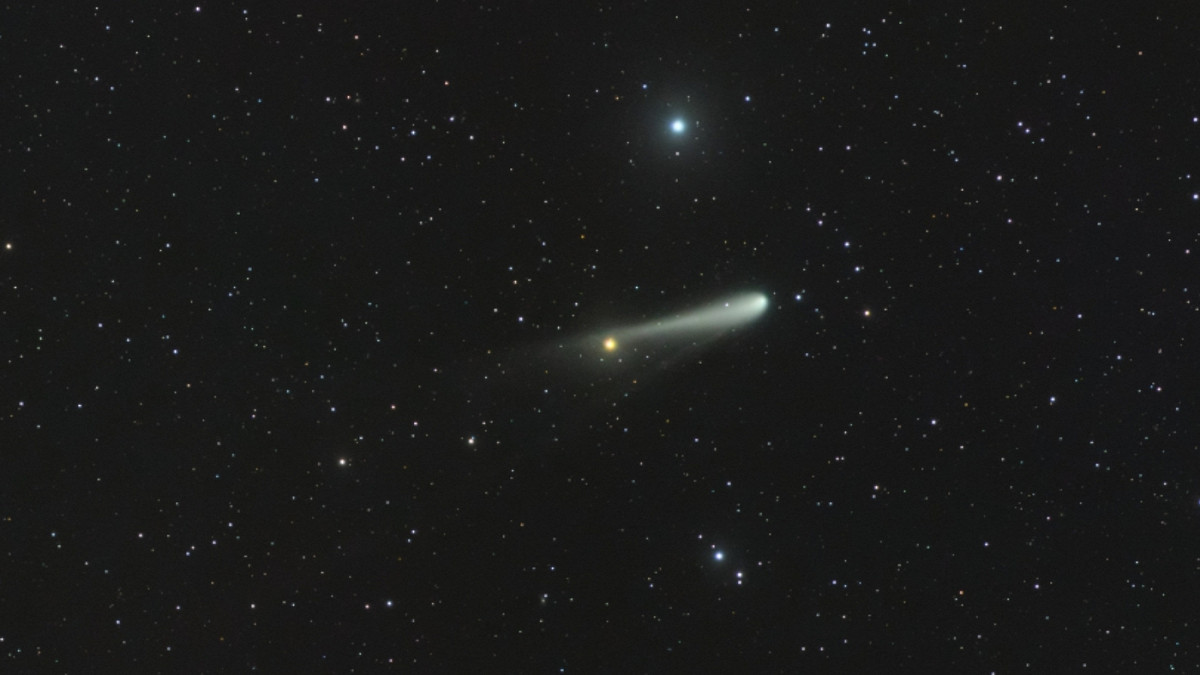 O Cometa do Século estará visível nesta sexta (27). Imagem: José J. Chambó, cometografia.es