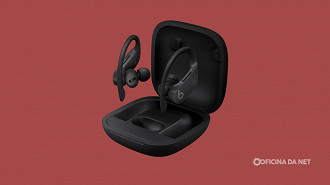 O Powerbeats Pro saiu de linha, mas a Apple deve lançar uma nova geração em 2025. Imagem> Reprodução