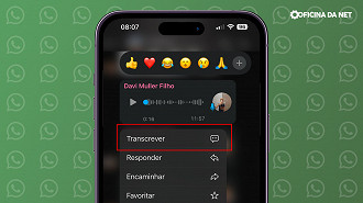 Clique na mensagem de áudio que a opção transcrever vai aparecer
