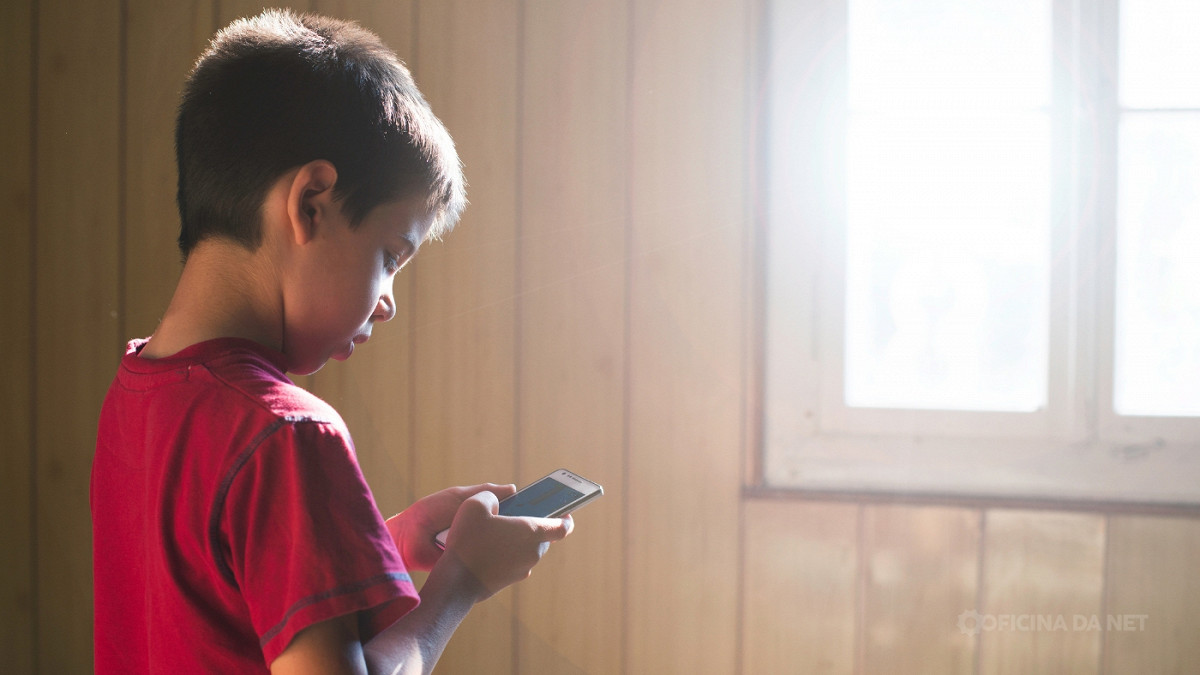 Mato Grosso também proíbe uso de celular nas escolas. Imagem: Oficina da Net