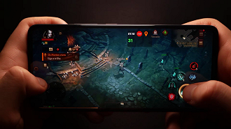 Já no Diablo Immortal o jogo não desbloqueou acima dos 30 frames, mesmo com resolução média.