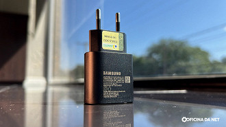 Carregador de 45W da Samsung. Imagem: Oficina da Net