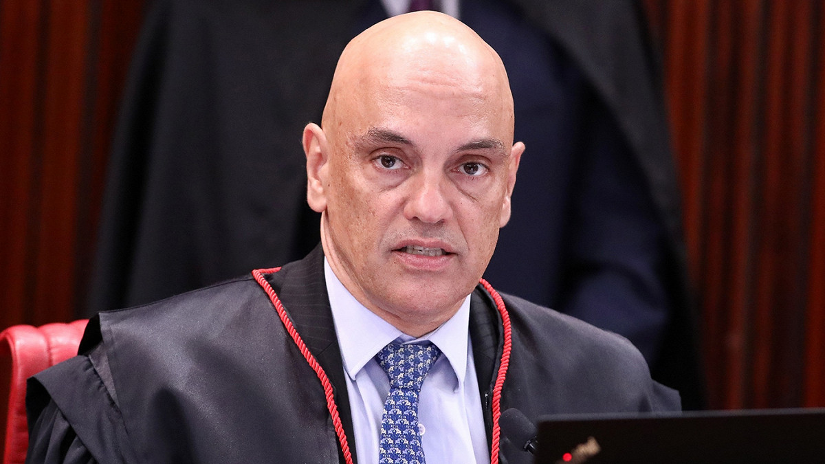 Moraes intima a rede social X a pagar multa de R$ 8 milhões