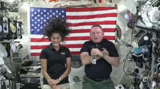 Astronautas Butch Wilmore e Suni Williams na ISS. Imagem: NASA/Reprodução