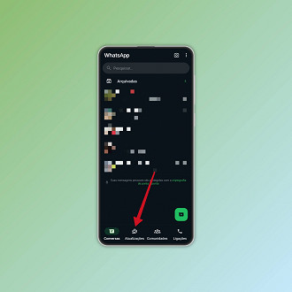 Passo 1 de: Como silenciar o status de alguém no WhatsApp (celular)